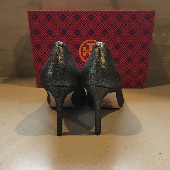 Tory Burch Pewter Delphine Glitter Leather Pumps - Picture 5 of 6